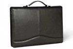 A4 size conference folder with a zipper made of genuine leather. 2R BL 0-1F