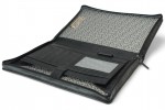 A4 zippered conference folder made of genuine leather. 2R EL 4-1F