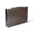 A4 size conference folder with a zipper made of genuine leather. 2R PL-0-2F