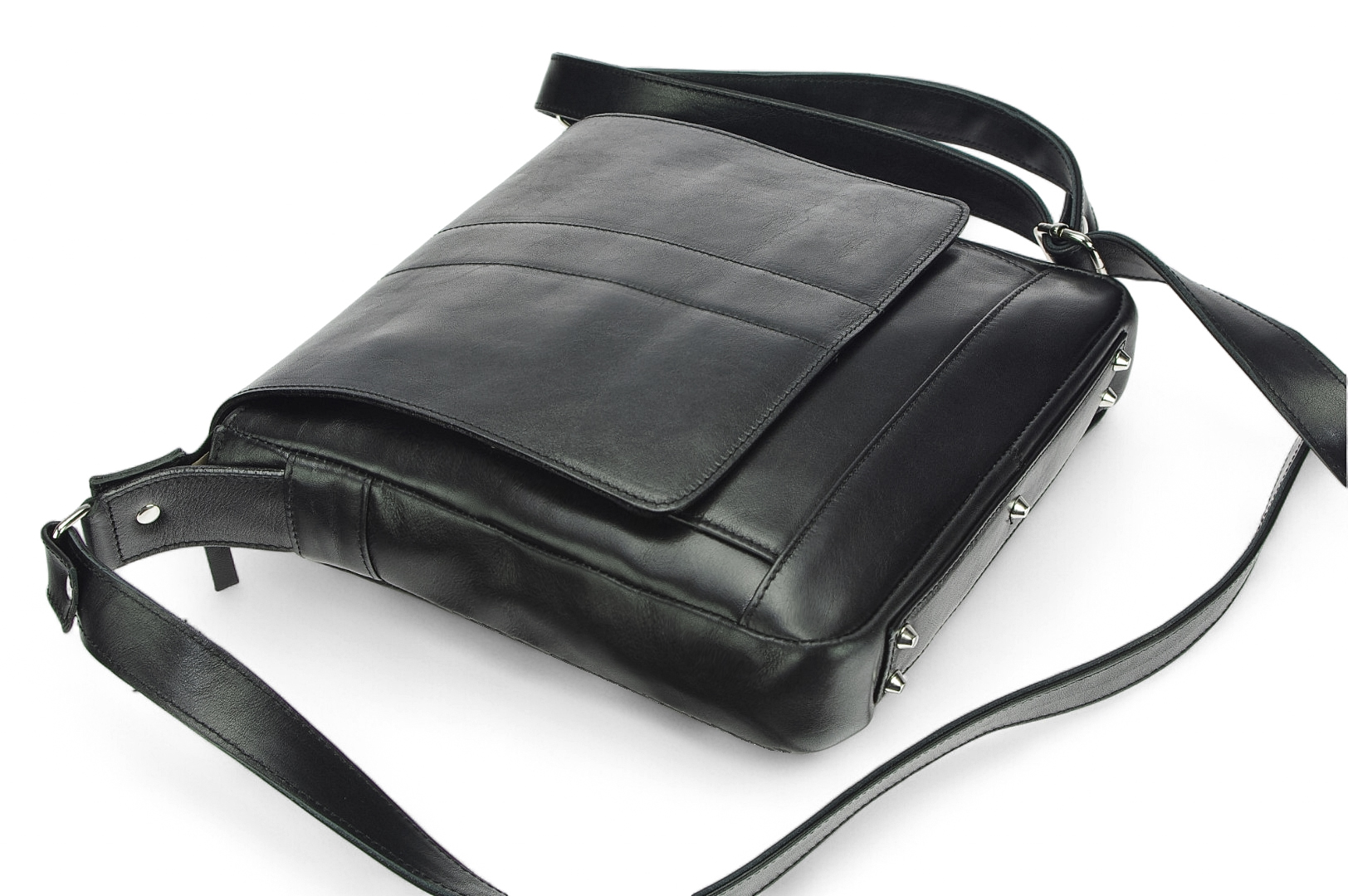  Classic leather shoulder bag. 33 BL-0-1BG