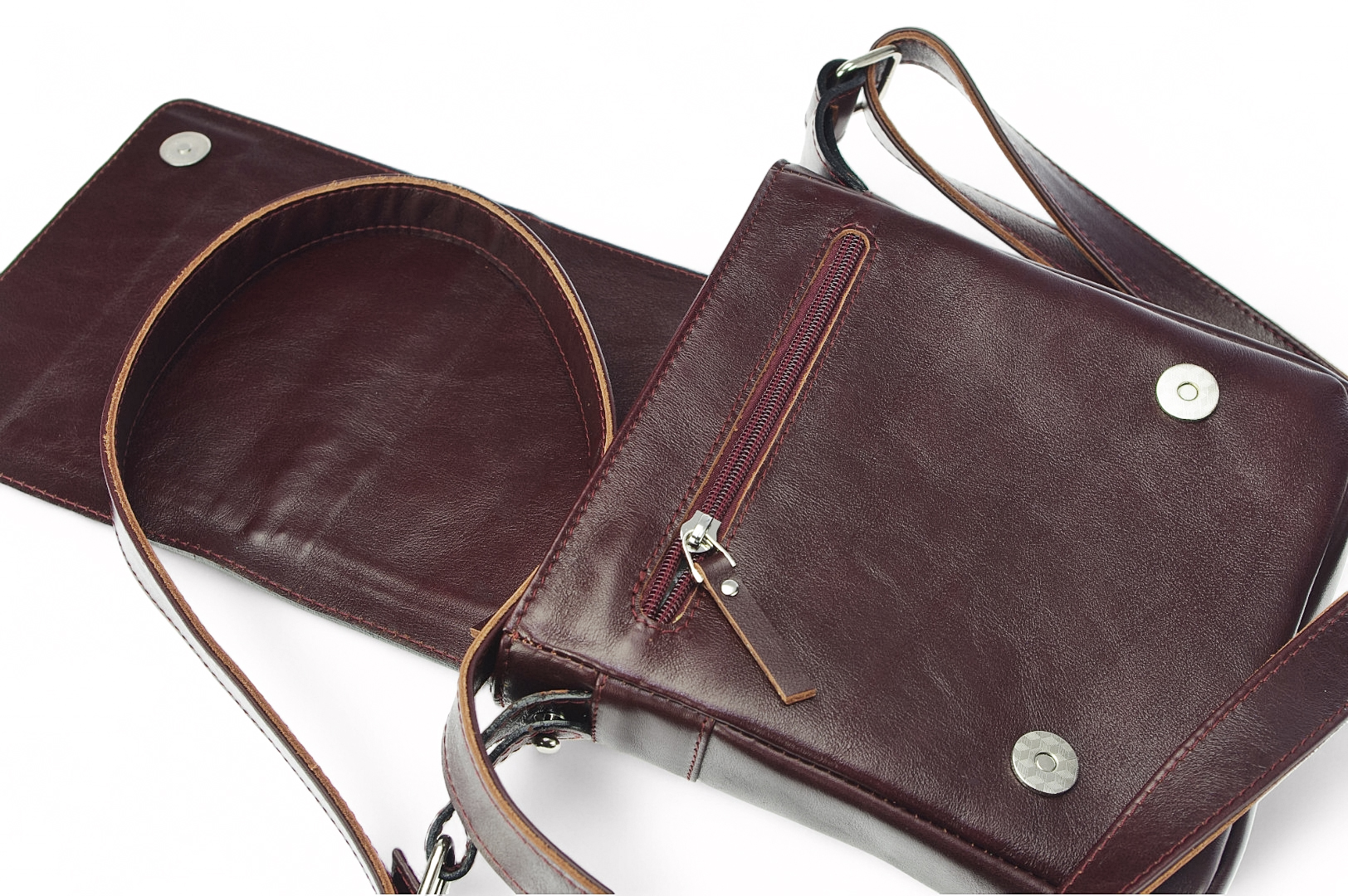 Classic leather shoulder bag. 35 BL-0-2BG