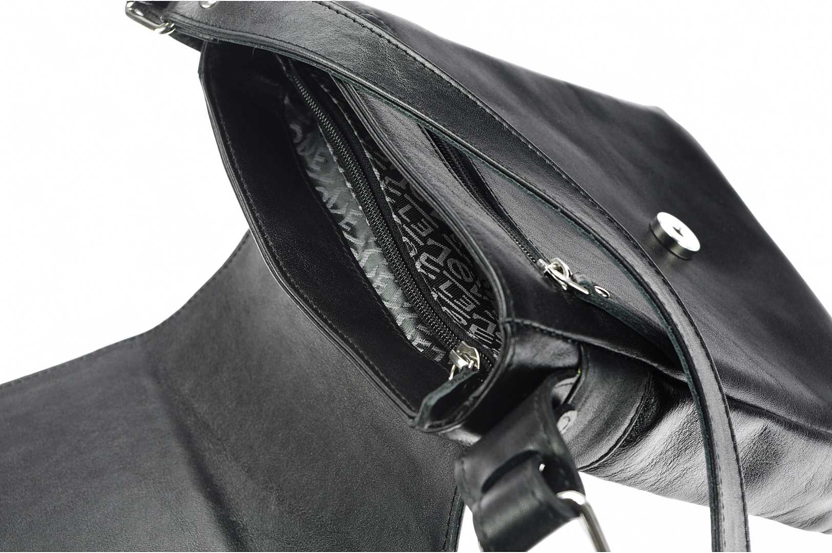   Classic leather shoulder bag. 36 BL-0-1BG