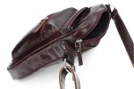  Classic leather shoulder bag. 52 BL-0-2BG