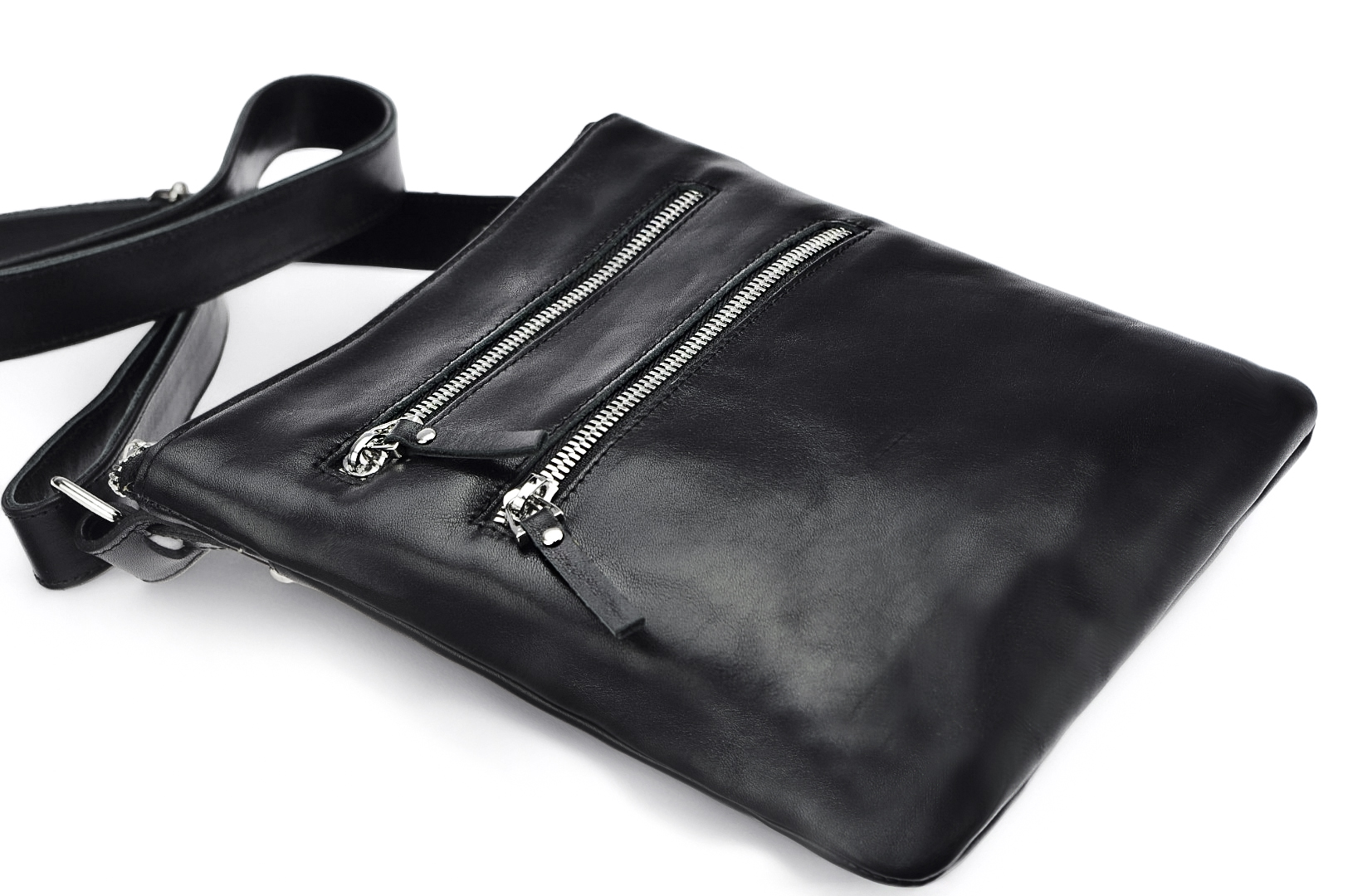 Classic leather shoulder bag. 57 BL-0-1BG_NIC