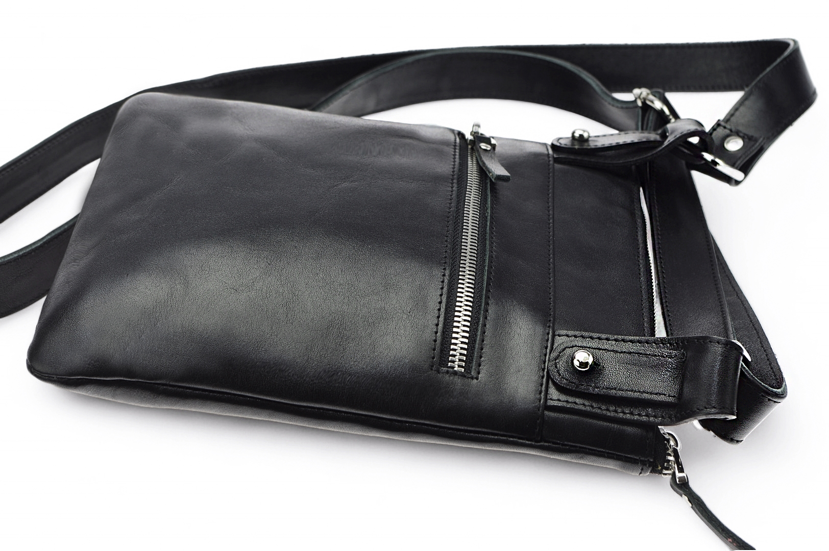 Classic leather shoulder bag. 57 BL-0-1BG_NIC