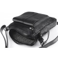 Classic leather shoulder bag. 651 BL-0-1BG